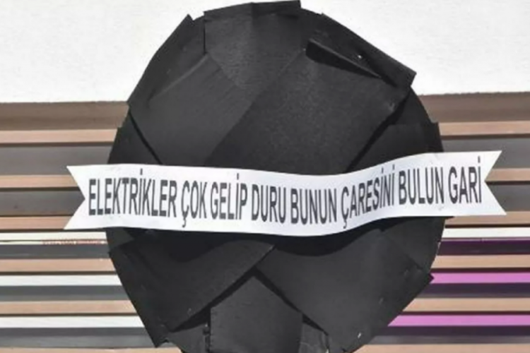 'Elektrikler &ccedil;ok gelip duru bunun &ccedil;aresini bulun gari'
