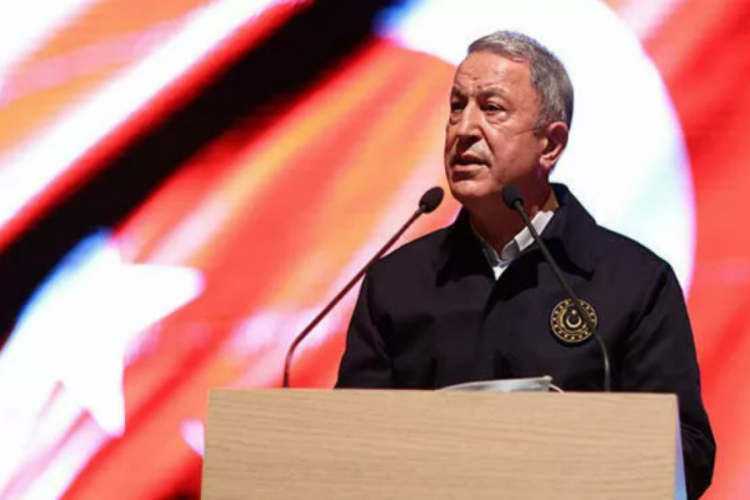 Bakan Akar: Karadeniz'de diyalog konusunda &uuml;zerimize d&uuml;şeni yapıyoruz