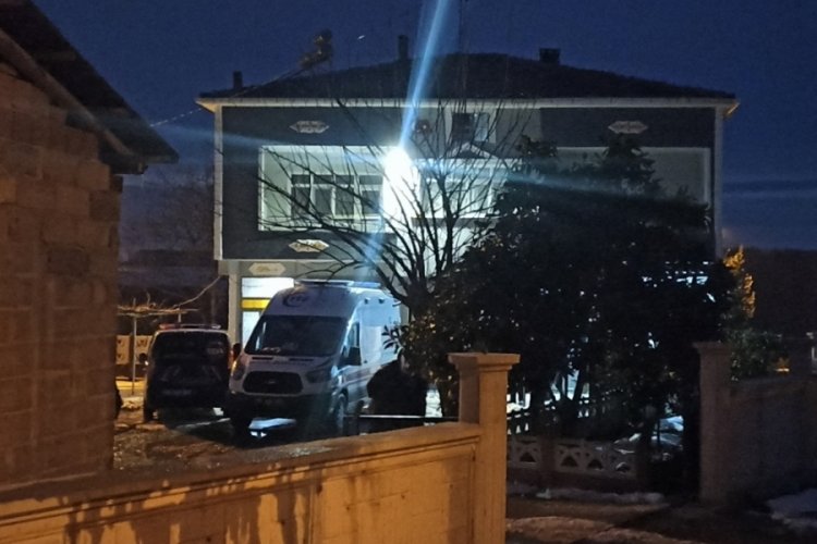 81 yaşındaki kadın &ccedil;atı katında asılı bulundu