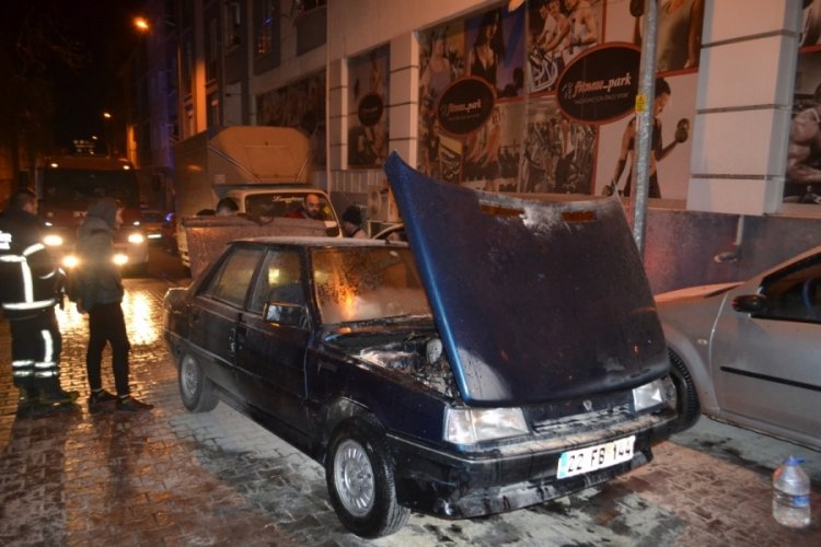 Aracı yandı, &uuml;z&uuml;nt&uuml;den "Garibin bir arabası vardı, şimdi o da yok" dedi
