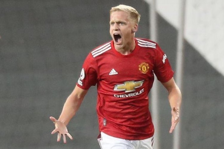 Everton, Donny van de Beek'i kiraladı