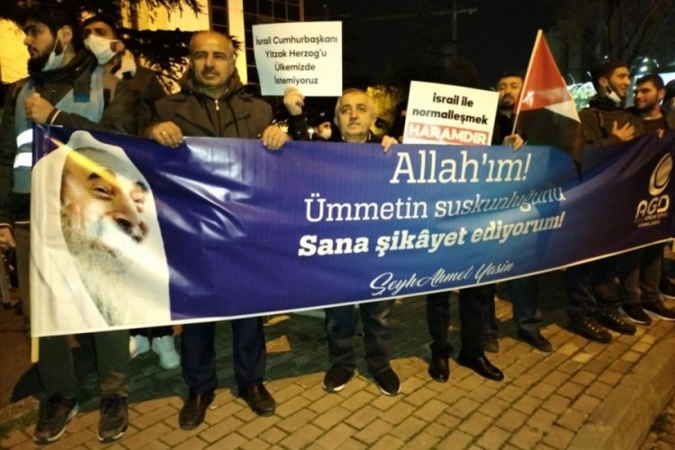 Anadolu Gen&ccedil;lik Derneği'nden Herzog protestosu