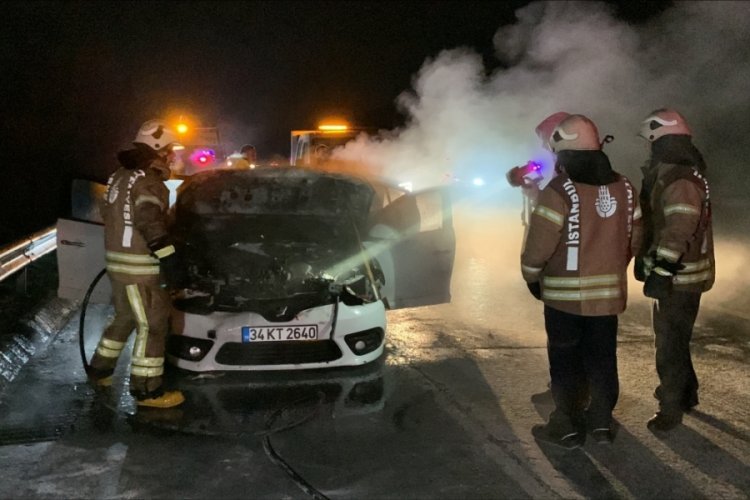 TEM'de korku dolu anlar! Seyir halindeki otomobil alev aldı