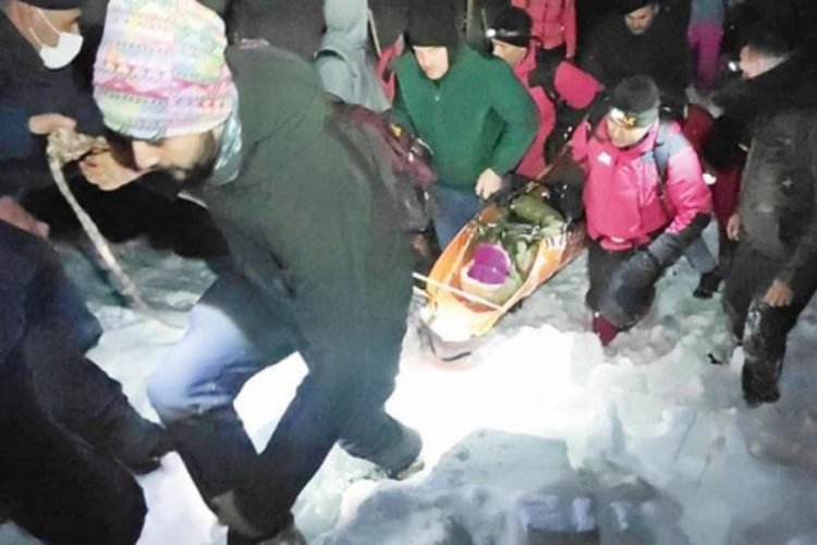 29 yıl sonra kar yağan Antalya'da 28 kişi mahsur kaldı