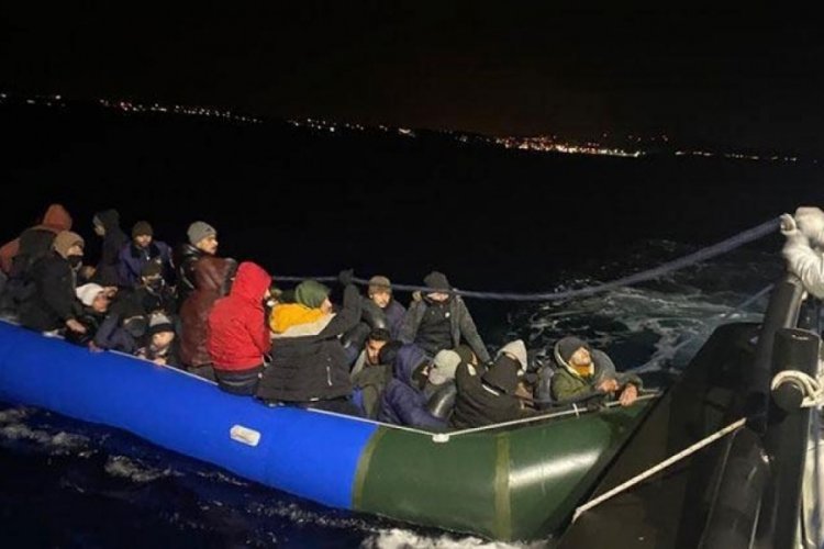 İzmir a&ccedil;ıklarında 66 d&uuml;zensiz g&ouml;&ccedil;men kurtarıldı
