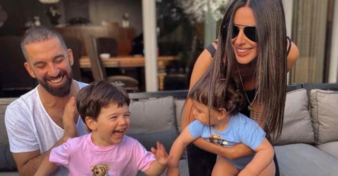 Arda Turan doğum g&uuml;n&uuml;n&uuml; &ccedil;ocuklarıyla birlikte kutladı