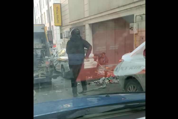 Bursa'da motokuryeden &ouml;rnek davranış