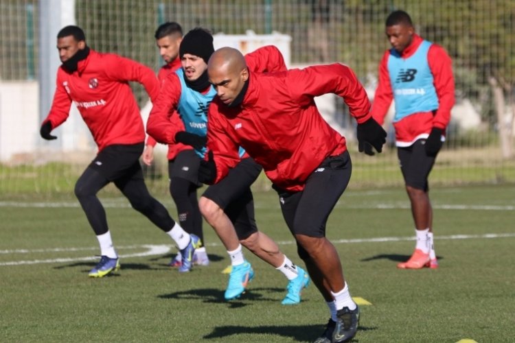 Antalyaspor'da ara transfer hareketli ge&ccedil;iyor