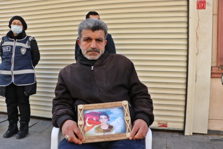 Evlat n&ouml;betindeki baba: Bu kapıdan kalkmayacağım