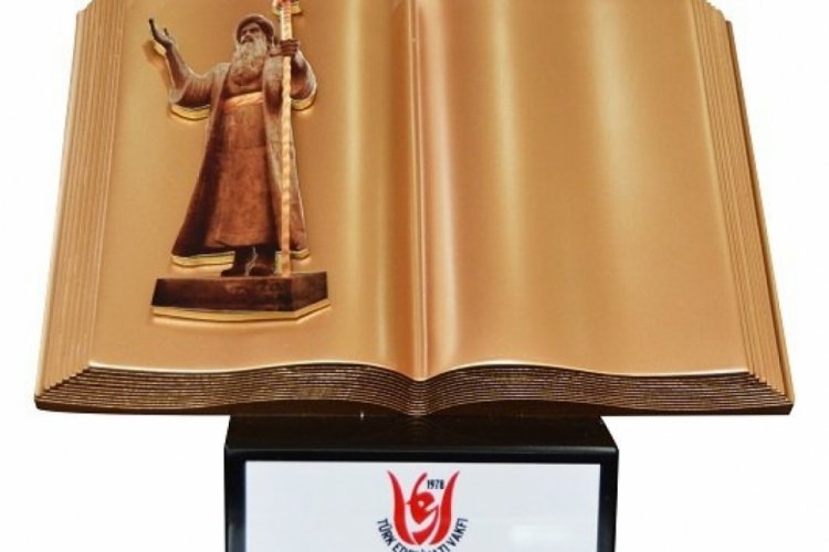 BU&Uuml;'l&uuml; akademisyene 'T&uuml;rk D&uuml;nyasına &Uuml;st&uuml;n Hizmet &Ouml;d&uuml;l&uuml;' verildi