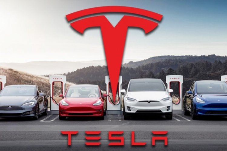 Tesla, 54 bin aracını &ccedil;ağırıyor