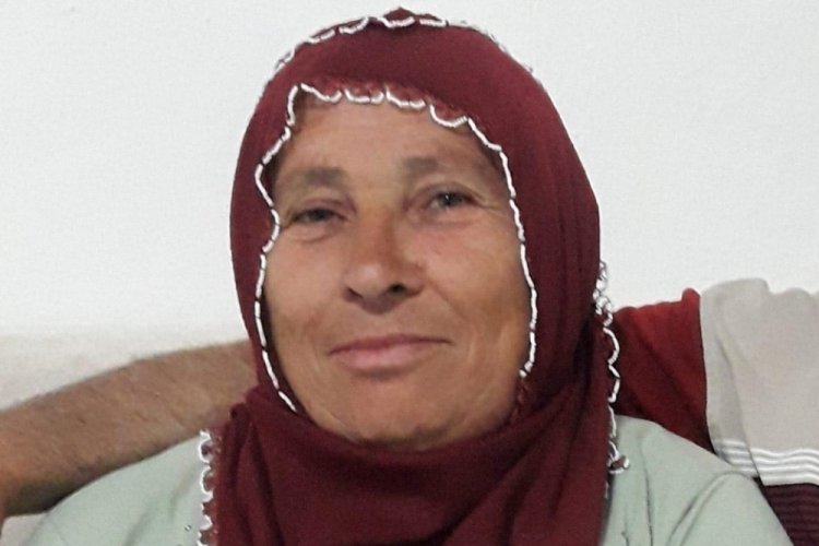 Yangın merdiveninde &ouml;l&uuml; bulunan kişi toprağa verildi