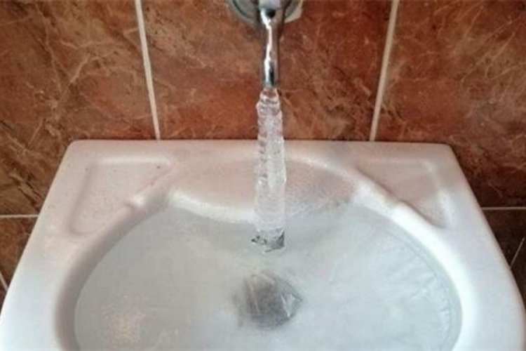 Sivas'ta musluktan akan su dondu