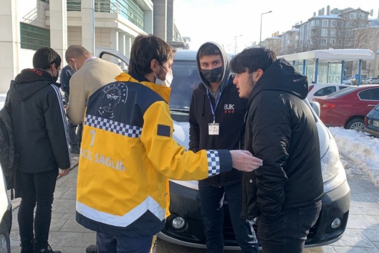 &Uuml;niversitede yemek yiyen 30 kişi hastanelik oldu