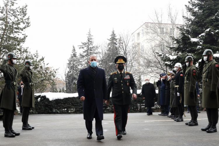 Milli Savunma Bakanı Akar, Azerbaycan Savunma Bakanı Hasanov ile g&ouml;r&uuml;şt&uuml;