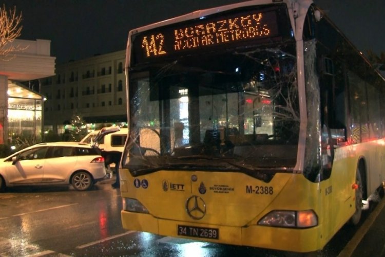 İstanbul'da otob&uuml;s&uuml; kamyona arkadan &ccedil;arptı