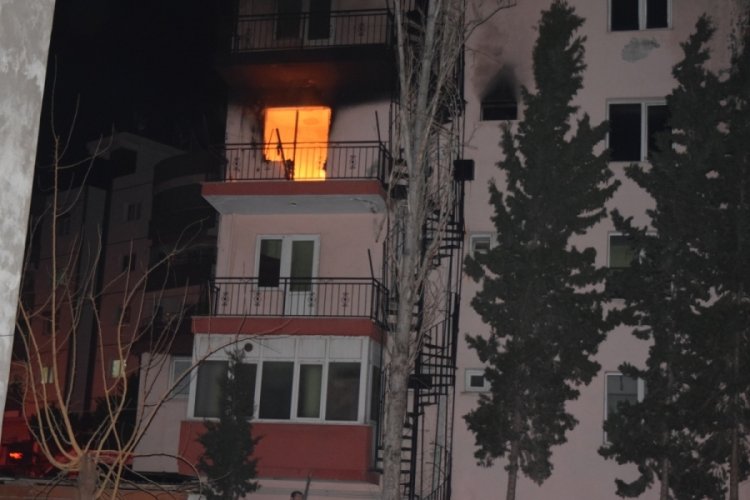 İzmir'de T&Uuml;GVA'ya ait binada yangın &ccedil;ıktı