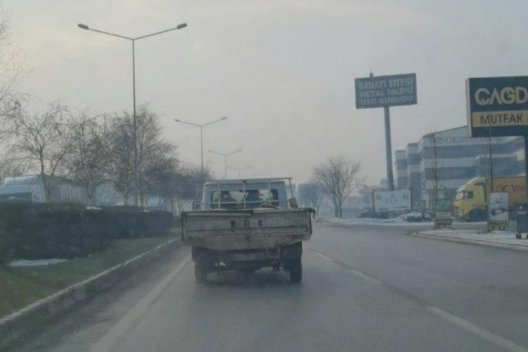 Bursa'da patlak lastikle seyreden s&uuml;r&uuml;c&uuml;ye ceza