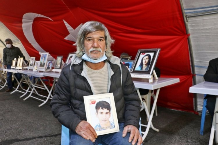 Ka&ccedil;ırılan oğlu i&ccedil;in evlat n&ouml;betindeki baba: &Ccedil;ocuklarımızı istiyoruz