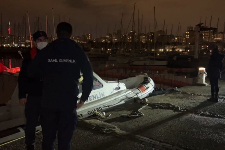 İstanbul'da &uuml;nl&uuml; model Ece Su U&ccedil;kan denize u&ccedil;tu