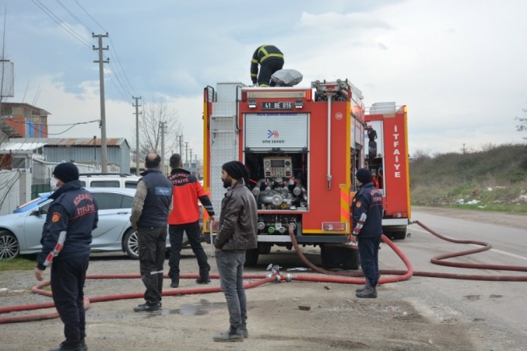 Ahşap işleme yapan iş yerinde yangın &ccedil;ıktı