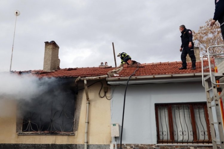 Eskişehir'de madde bağımlısı gen&ccedil; evi yaktı