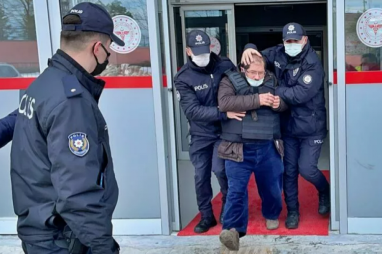 Uzaklaştırma kararı biter bitmez eşini &ouml;ld&uuml;ren adam tutuklandı