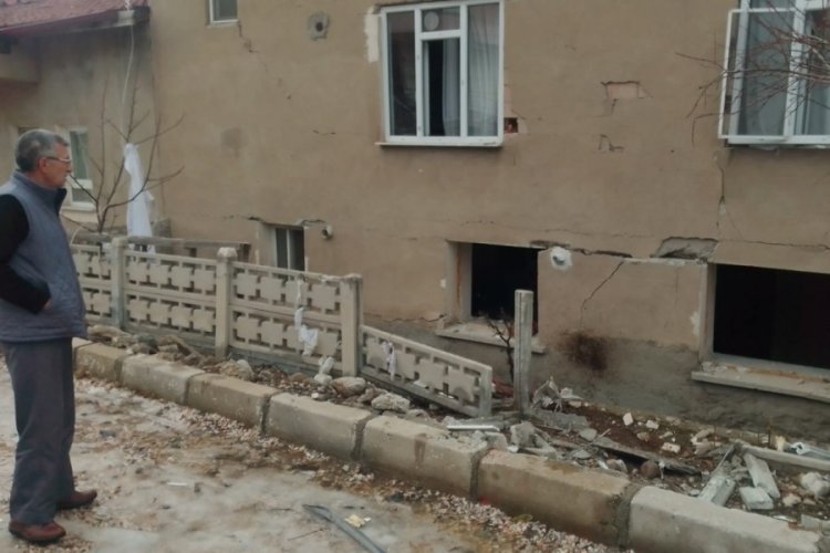 K&uuml;tahya'da korkutan patlama, bir ev kullanılamaz hale geldi