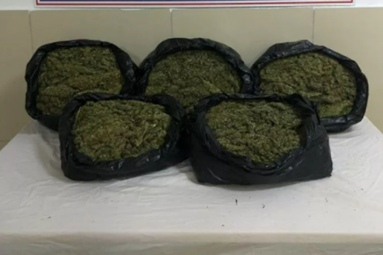Bing&ouml;l'de &ccedil;uvalla esrar taşıyan kişi g&ouml;zaltına alındı