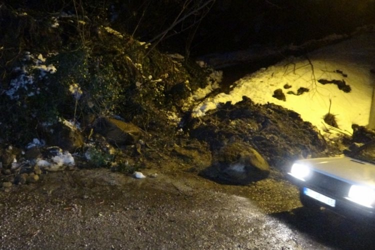 İş &ccedil;ıkışı eve gelen vatandaşa heyelan şoku