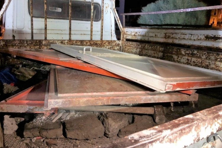 Belediyenin su deposundan hırsızlık yapan 2 ş&uuml;pheli tutuklandı