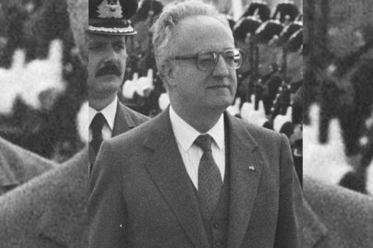 Eski Yunanistan Cumhurbaşkanı Hristos Sarcetakis &ouml;ld&uuml;