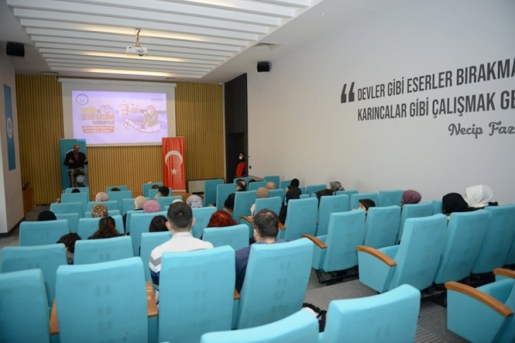 Bursa Yıldırım'ın 'Sokak ve Şehir Yaşamı Fotoğraf&ccedil;ılığı' at&ouml;lyesi mezun verdi