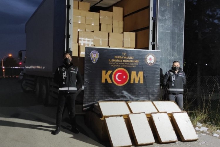 Bursa'da milyonluk ka&ccedil;ak sigara operasyonu
