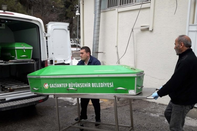 Gaziantep'te saldırıya uğrayıp yardım istedi, hastanede &ouml;ld&uuml;