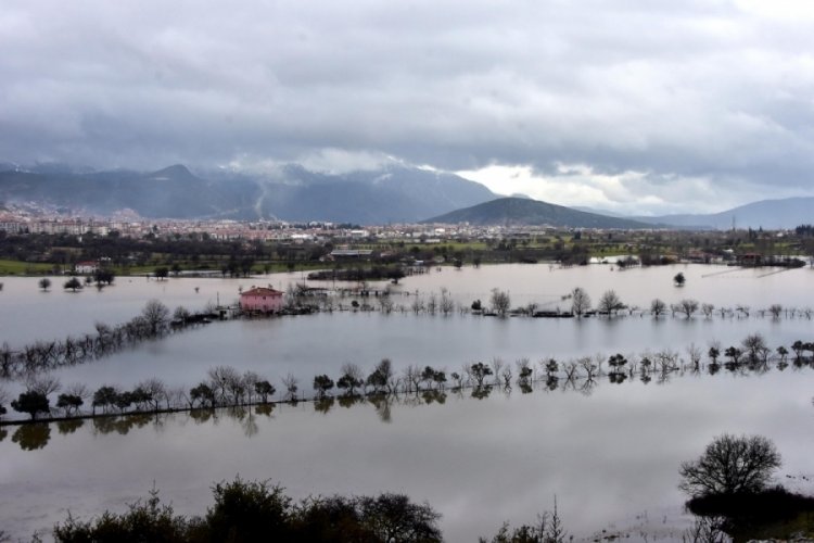 Muğla Menteşe'de yağmur, su baskınlarına neden oldu
