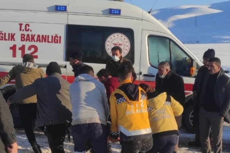 İran'dan gelen y&uuml;k treni, kamyonete &ccedil;arptı: 1 yaralı