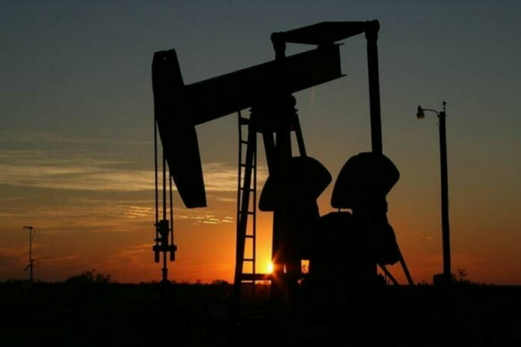 ABD'de ham petrol&uuml;n varil fiyatı 8 yıldır ilk kez 90 doları aştı