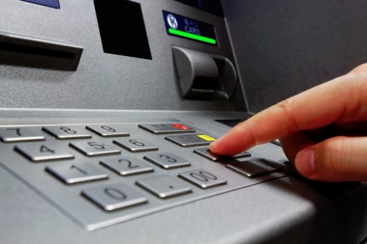 Bir ATM'den sahtesini yatırıp diğer ATM'den ger&ccedil;eğini &ccedil;ektiler