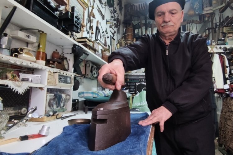 Bursa'daki o terzide her şey antika