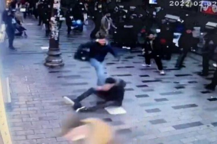Taksim'deki parf&uuml;m satıcıları g&ouml;zaltına alındı
