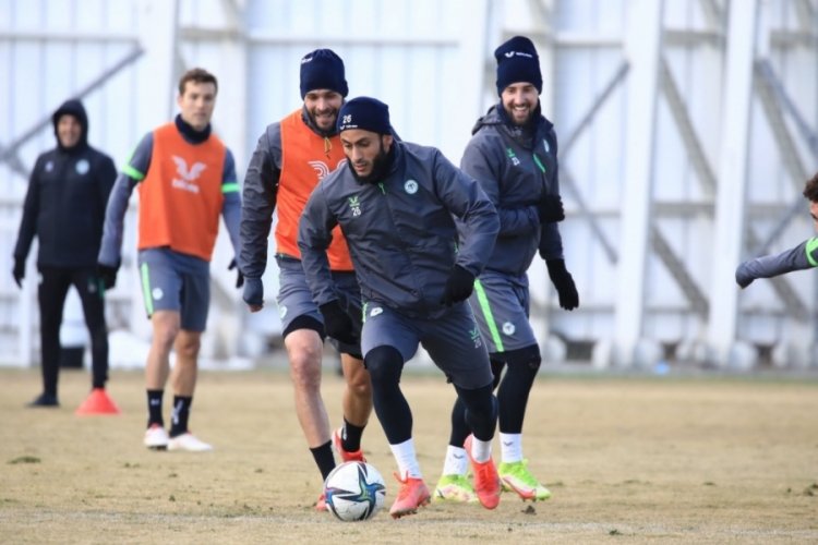 Başkan Fatih &Ouml;zg&ouml;k&ccedil;en: Konyaspor ister istemez bir yarışın i&ccedil;inde olacaktır