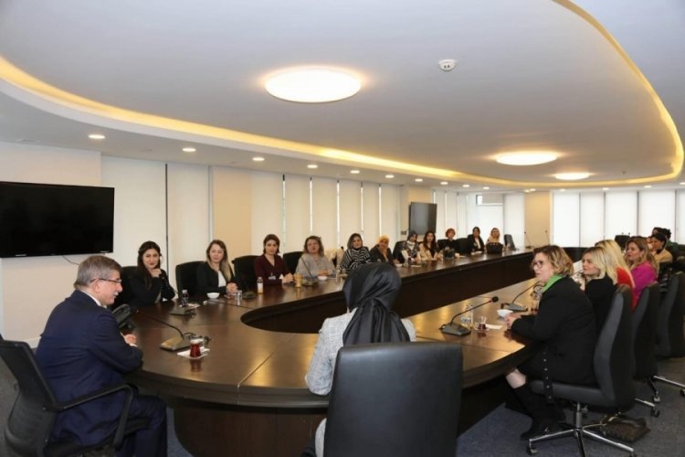 Ahmet Davutoğlu Bursalı kadınlarla bir araya geldi!