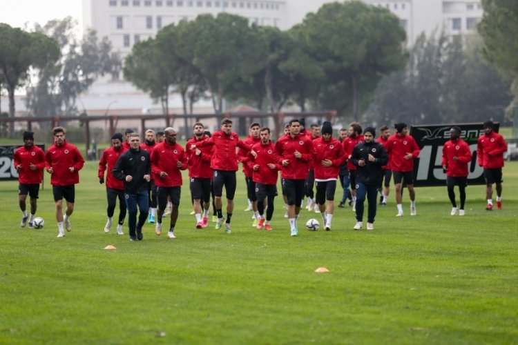 Gen&ccedil;lerbirliği, Ankarag&uuml;c&uuml; karşısında &ccedil;ıkış arıyor