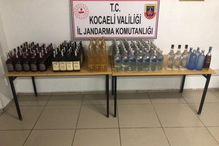 Kocaeli'de aracında ka&ccedil;ak i&ccedil;kiyle yakalandı