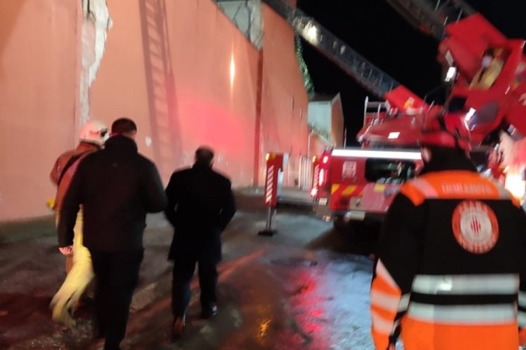 İstanbul'da cezaevinde &ccedil;ıkan yangında 18 mahkum hastaneye kaldırıldı