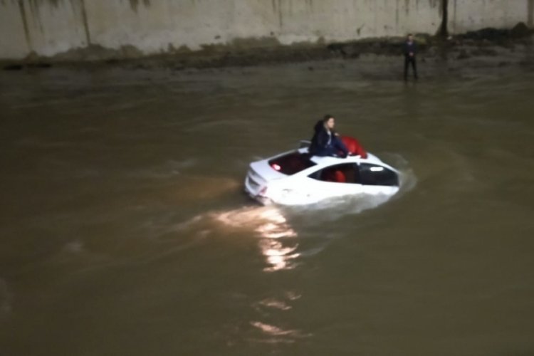 Giresun'da dereye u&ccedil;an otomobilde can pazarı