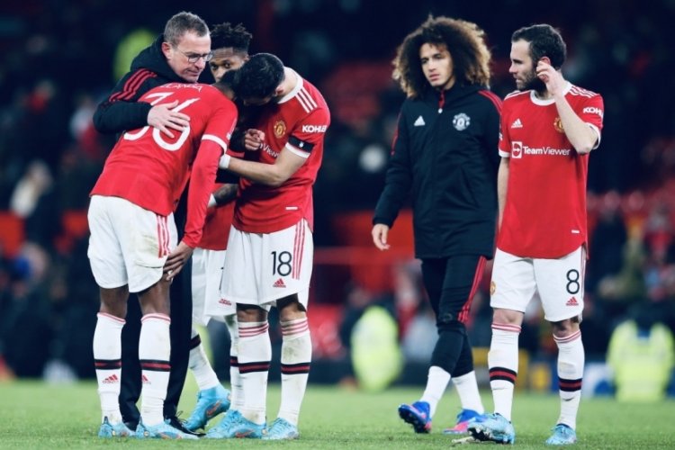Manchester United'dan kupaya erken veda