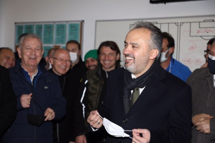 Alinur Aktaş, Bursaspor'un soyunma odasına indi