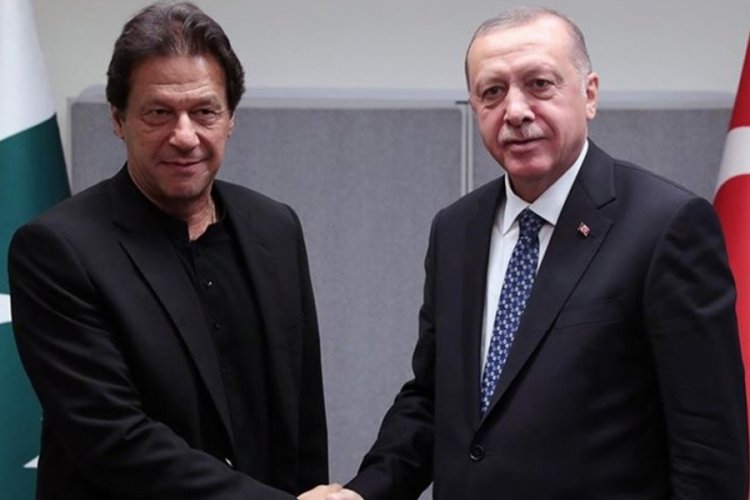Pakistan Başbakanı Imran Han'dan 'ge&ccedil;miş olsun' mesajı